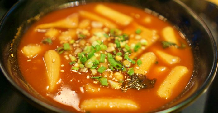 首爾美食|우리둥지我們的家辣年糕湯、海苔飯連鎖店，梨泰院分店