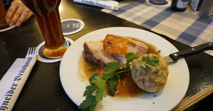 【慕尼黑美食】Weisses Bräuhaus白啤酒酒廠道地餐廳，當地人也超愛！