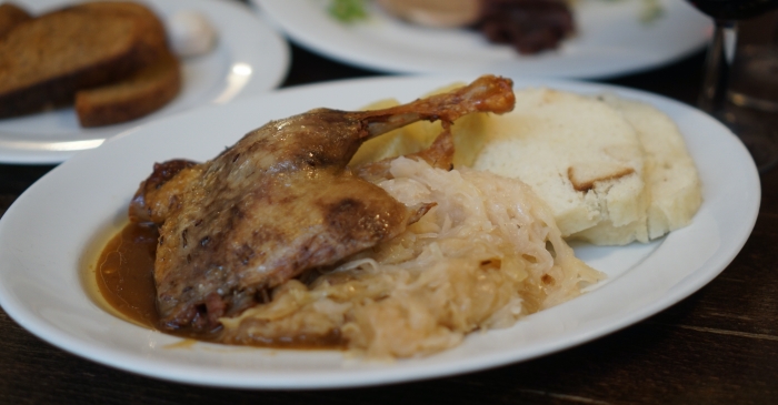 【布拉格美食】道地餐廳U parlamentu傳統捷克菜，烤鴨好吃！