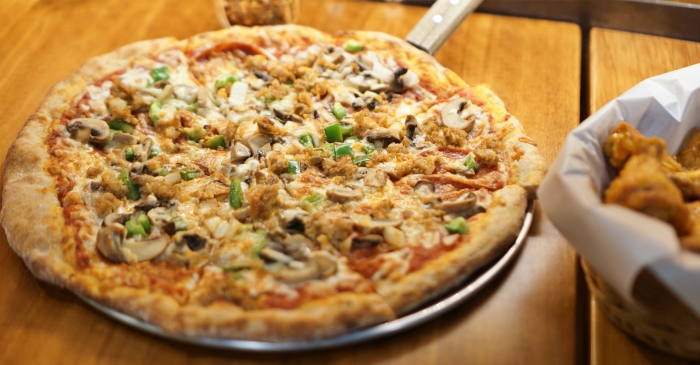 新北新店披薩|The Shack野菇屋Pizza，披薩上放鳳梨是合法的！